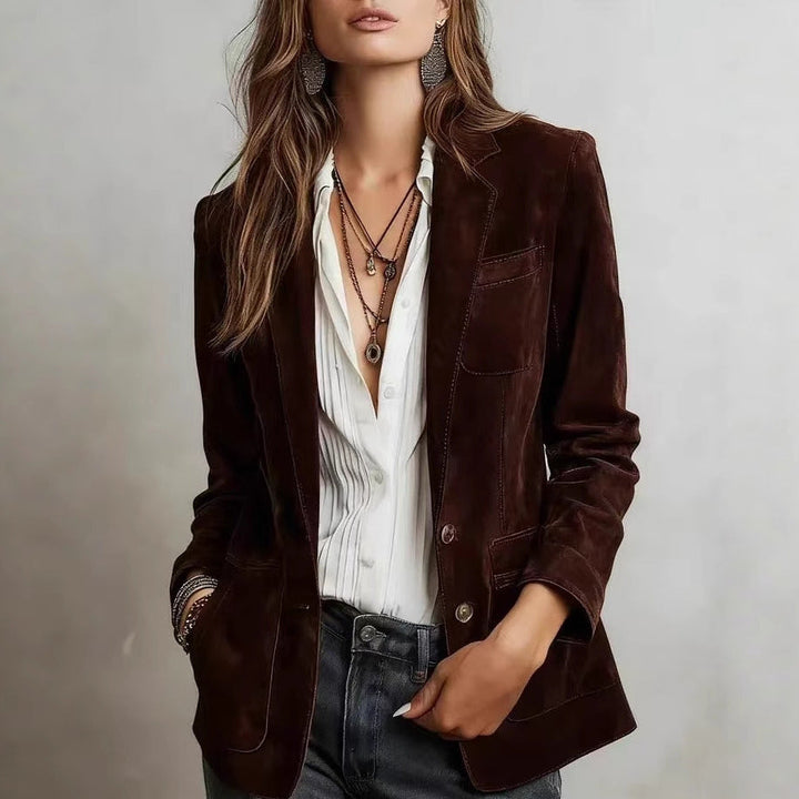 Superbe veste femme rétro ample boutonnée. Tendance automne-hiver, allie élégance et confort décontracté.