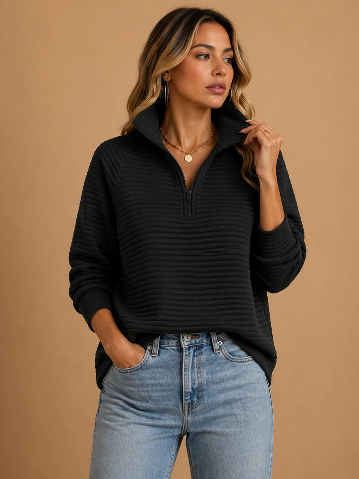 Pull femme hiver en tricot côtelé, col montant avec fermeture éclair courte. Confort et style mode femme.