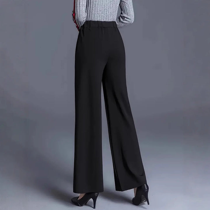 Pantalon femme à coupe décontractée, un essentiel mode pour un look élégant et confortable chaque jour.