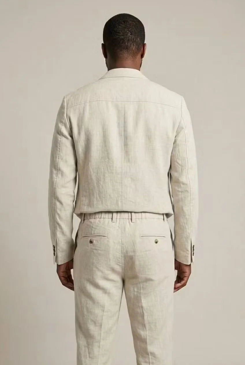 Costume homme estival, léger et respirant, avec veste décontractée et pantalon coordonné. Parfait pour les beaux jours.