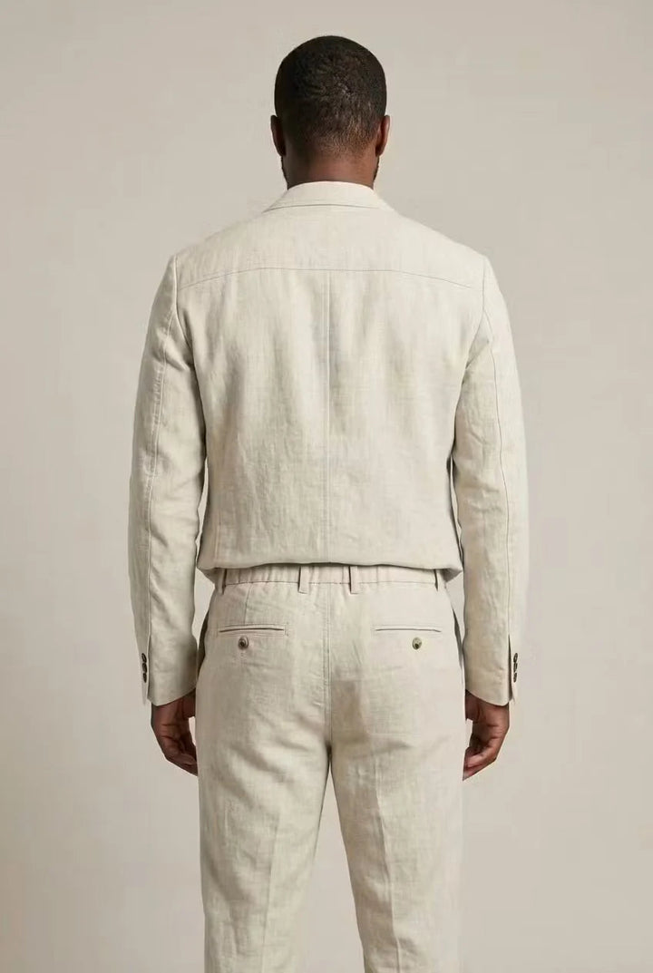 Costume homme estival, léger et respirant, avec veste décontractée et pantalon coordonné. Parfait pour les beaux jours.