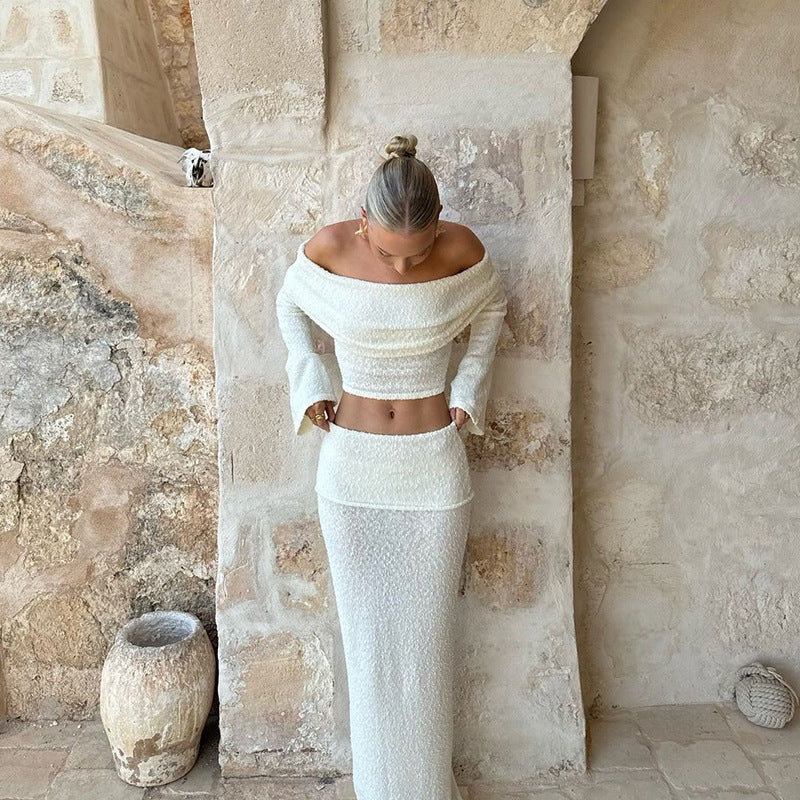 Sublime ensemble femme blanc: haut structuré moderne et jupe élégante taille haute. Chic et professionnel.