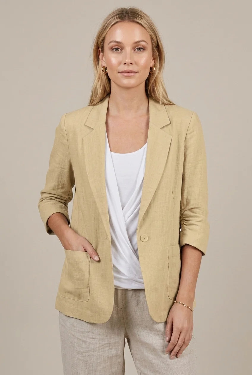 Blazer femme élégant décontracté, col tailleur, manches mi-longues. Idéal pour tenue chic ou bureau.