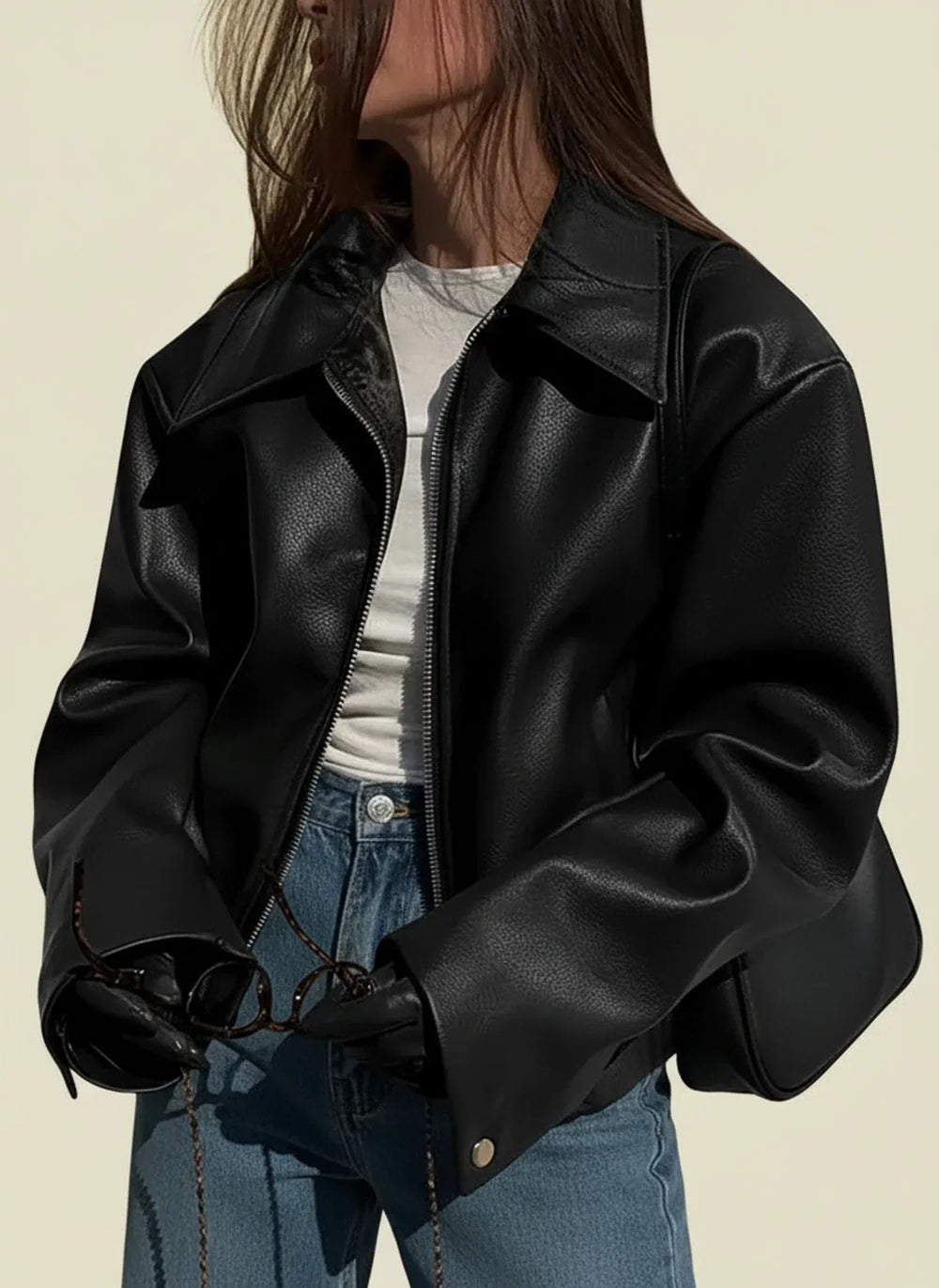 Veste femme décontractée mi-saison, style minimaliste uni. Tendance automne printemps.