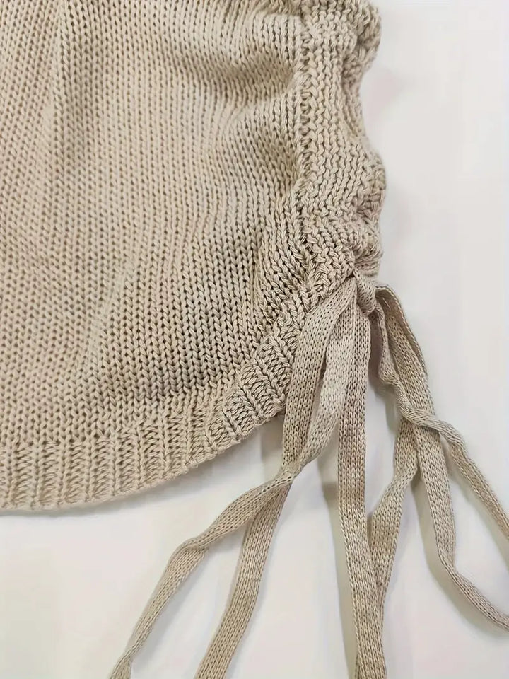 Tenue de soirée femme: mini robe chic, bretelles fines, dos nu. Tendance pour l'été.