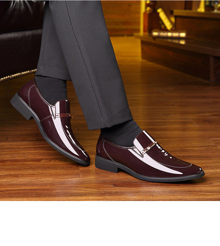 Mocassins homme pour mariage ou soirée, design élégant, bout pointu et barrette métallique. Très confortables.