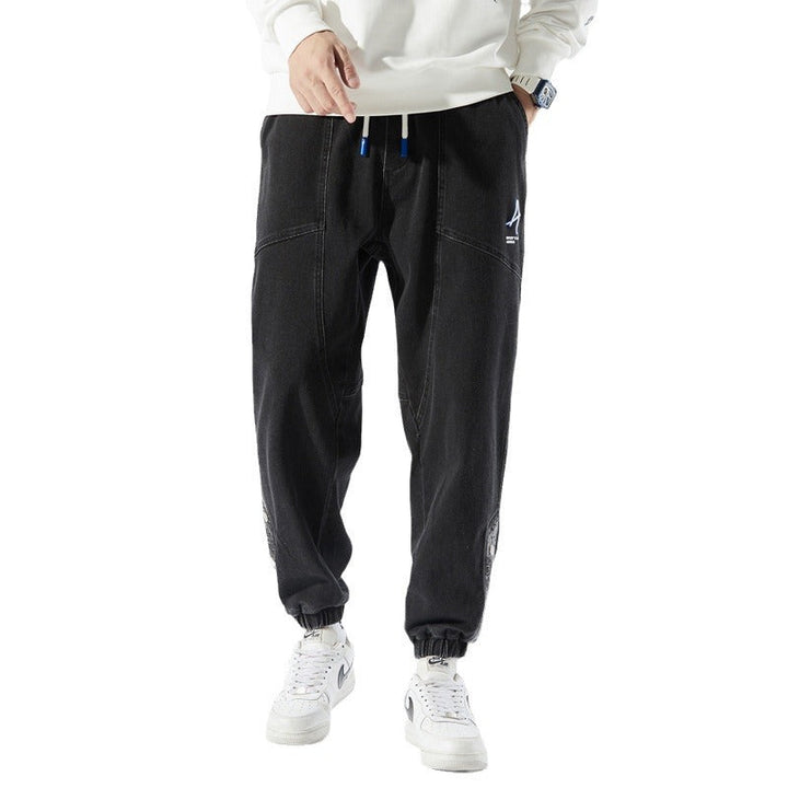 Pantalon homme à taille élastique, coupe ample décontractée et jambe droite pour un confort optimal.