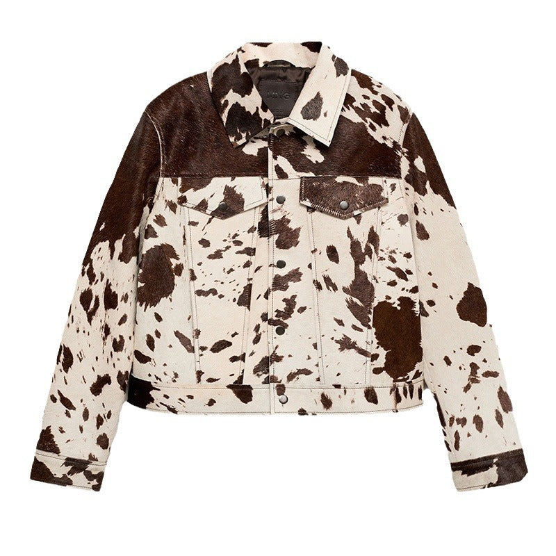Veste femme courte style urbain, motif irrégulier. Tendance mode cropped pour automne-printemps.