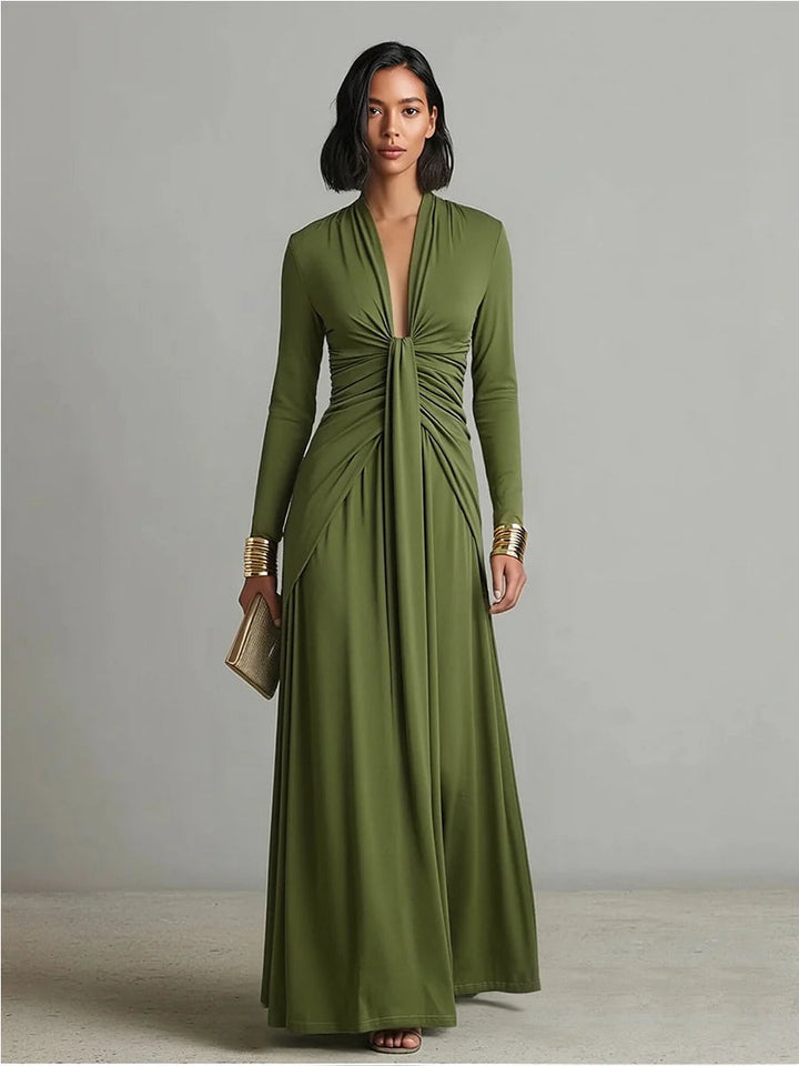 Magnifique robe maxi femme vert armée texturée, design fluide style français. Une pièce élégante pour l'été.