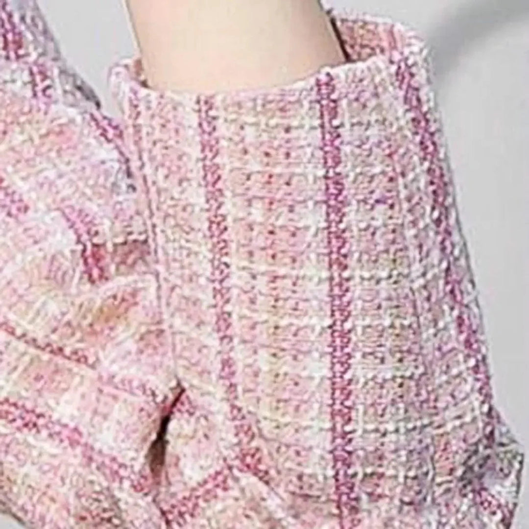Blazer femme à carreaux, coupe courte et ajustée. Idéal pour un style tendance et confortable au quotidien, printemps-automne.