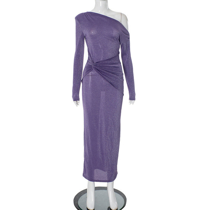 Robe chic violette à manches longues et épaule dénudée, coupe près du corps pour femme, idéale pour soirée.
