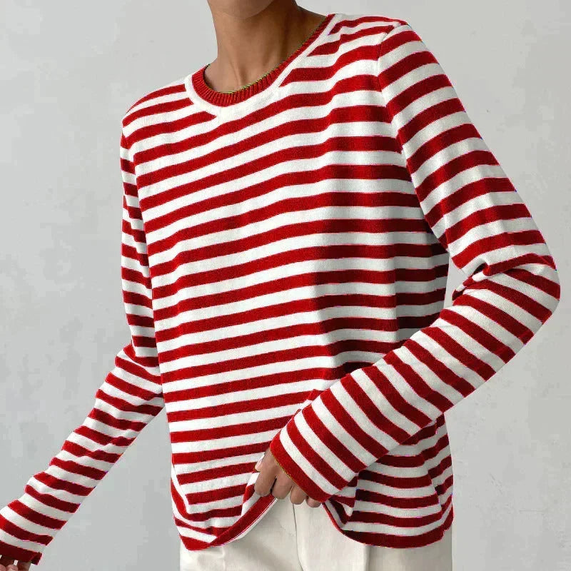 Pull femme rayé chic et confortable à manches longues, idéal pour l'automne-hiver.