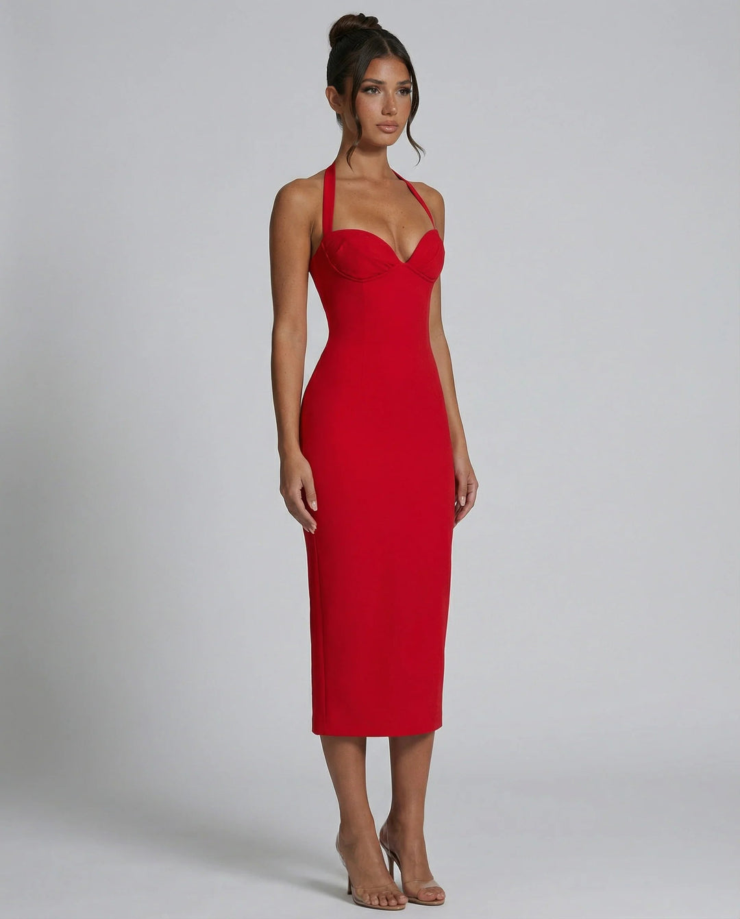 Robe midi femme printemps/été, encolure halter et dos fendu. Élégance et style contemporain pour vos soirées.