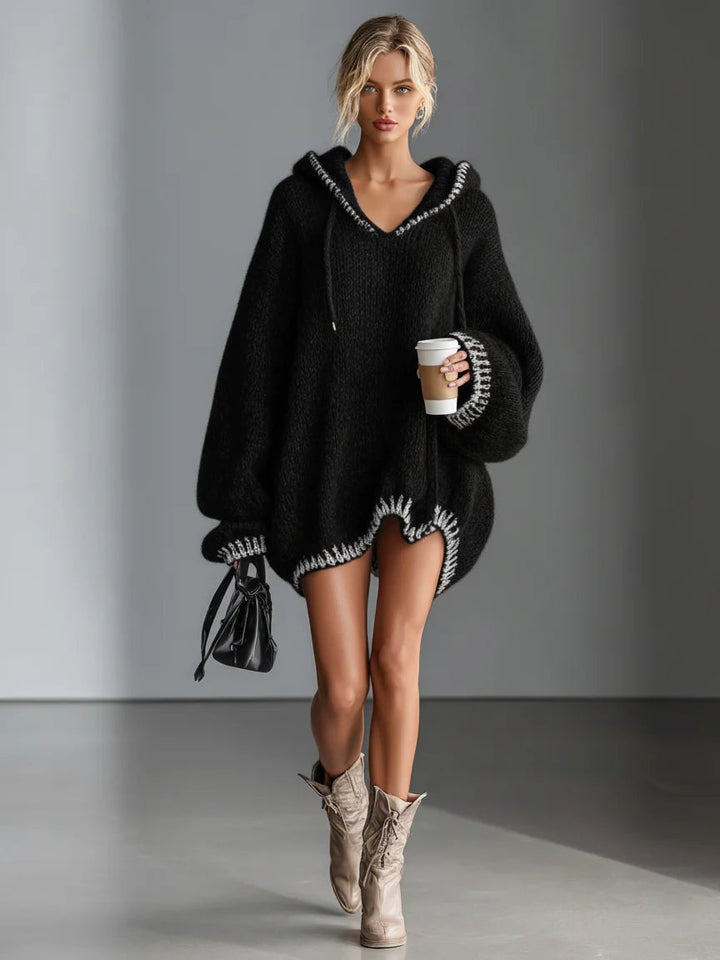 Pull à capuche femme coupe slim avec finition contrastée. Vêtement femme élégant et confortable pour l'automne/hiver.