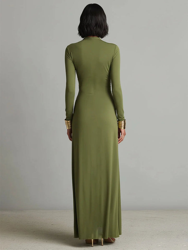 Robe longue femme vert armée texturée, style français chic. Tendance mode printemps-été, élégance fluide.