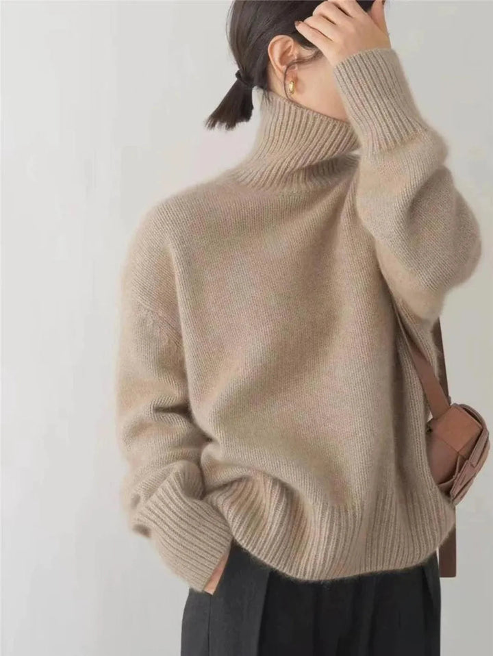 Mode féminine: pull chic à col roulé, maille épaisse. Un basique hivernal élégant et cosy.