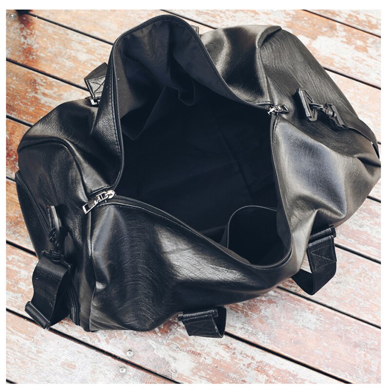 Sac sport homme noir, grand et pratique. Idéal pour gym, fitness, voyage. Léger, résistant. Accessoire essentiel.