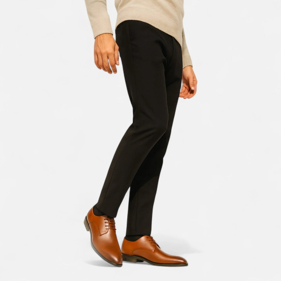 Derby classiques en cuir marron pour homme, idéales pour un look professionnel ou élégant.