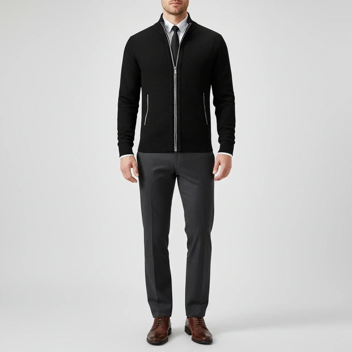 Pull cardigan homme confortable en maille douce, col montant pour un style automne-hiver cosy.