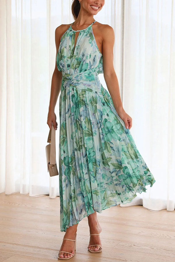 Robe midi imprimée fluide, col halter en V, parfaite pour les journées d'été ou occasions décontractées élégantes.