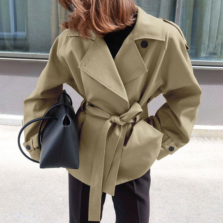 Manteau femme style trench, col revers et ceinture. Veste longue chic décontractée pour automne/printemps.