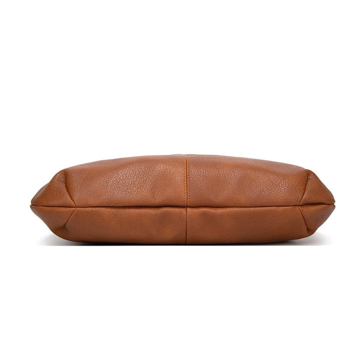 Sac cabas femme mode, essentiel du quotidien. Design élégant et décontracté, porté confortablement à l'épaule.