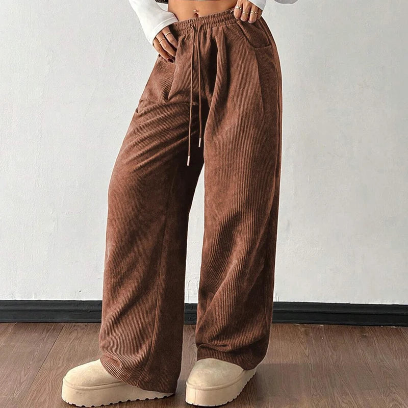 Pantalon ample en velours côtelé pour femme, idéal pour le confort et un style décontracté moderne.