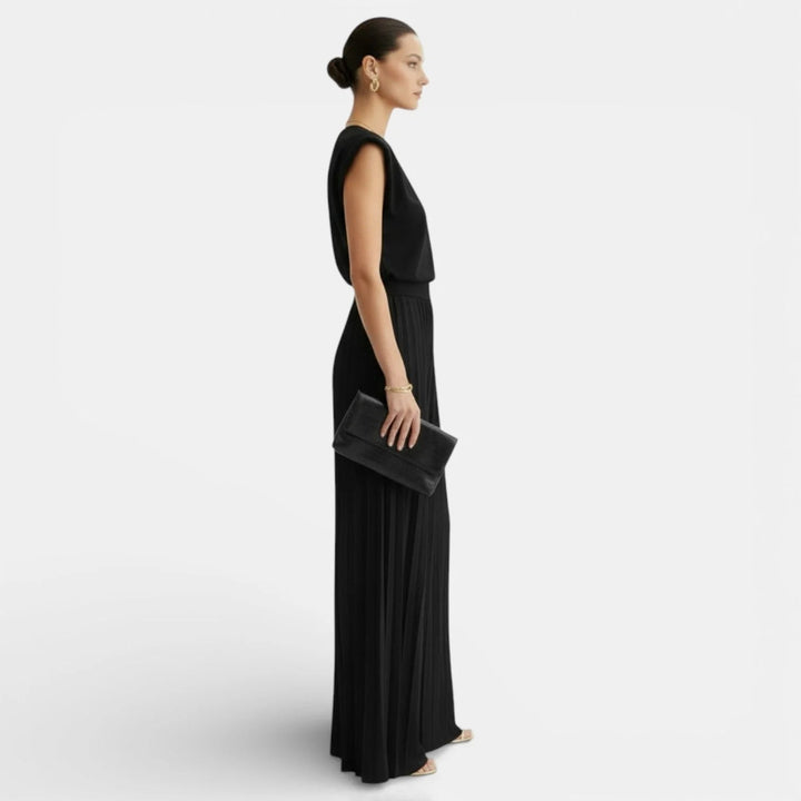 Top sans manches élégant de l'ensemble femme deux pièces, combiné avec un pantalon large fluide estival.