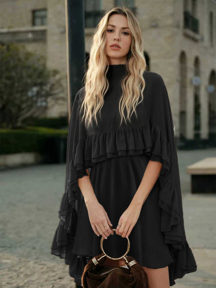 Mini-robe femme fluide rose à volants. Design élégant et décontracté, idéale pour l'été et les journées ensoleillées.