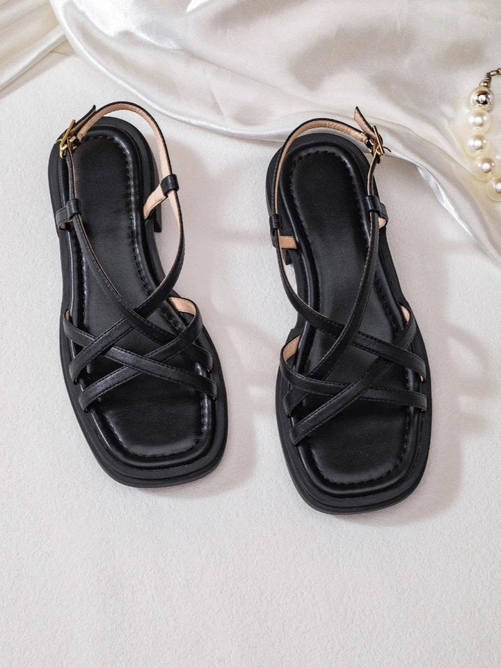 Sandales plates rétro pour femme, bout ouvert et brides croisées, parfaites comme chaussures d'été.