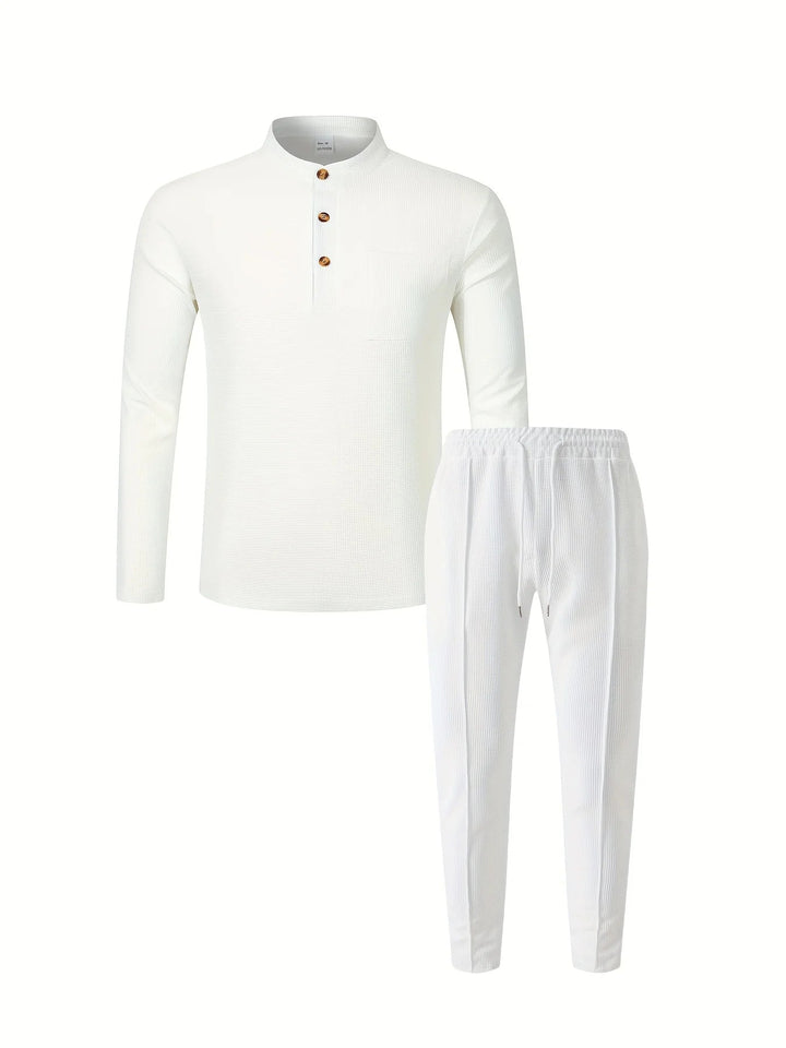 Mode masculine: ensemble Henley homme gaufre en coton pour printemps/été, style décontracté chic.