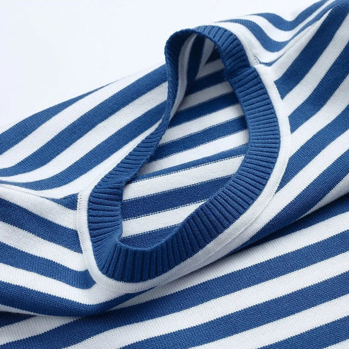 Élégant pull femme rayé, coupe décontractée et manches longues pour un confort optimal en hiver.