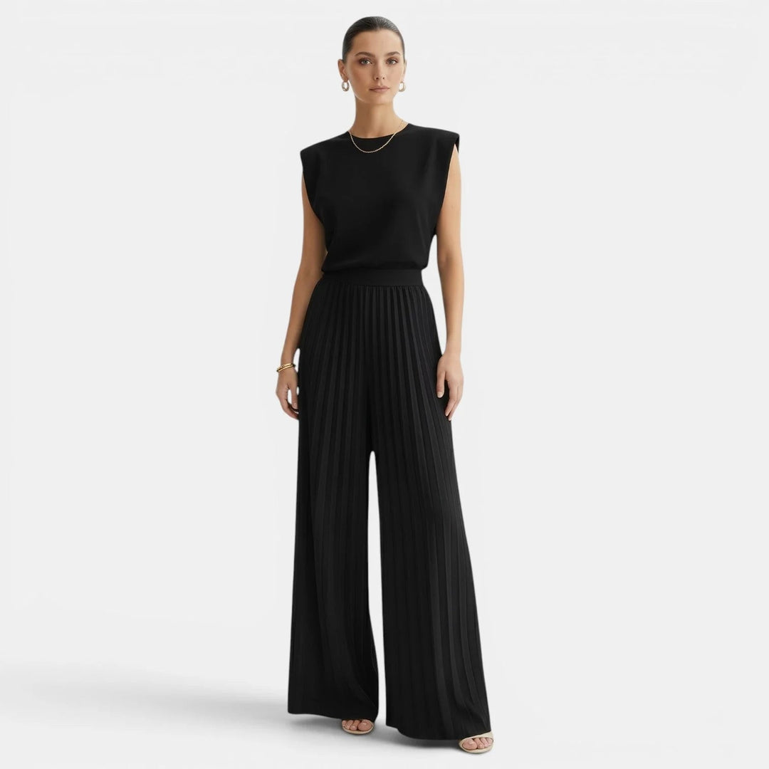 Pantalon large fluide de l'ensemble femme deux pièces. Confortable et élégant, parfait pour une tenue d'été.