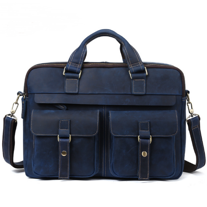 Gros plan sur le cuir véritable texturé du sac homme business, symbole d'élégance et de durabilité.
