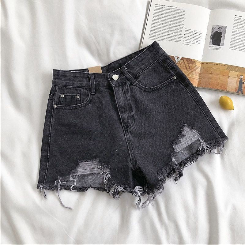 Short en jean femme taille haute coupe large, effet usé. Style décontracté pour l'été et le printemps.