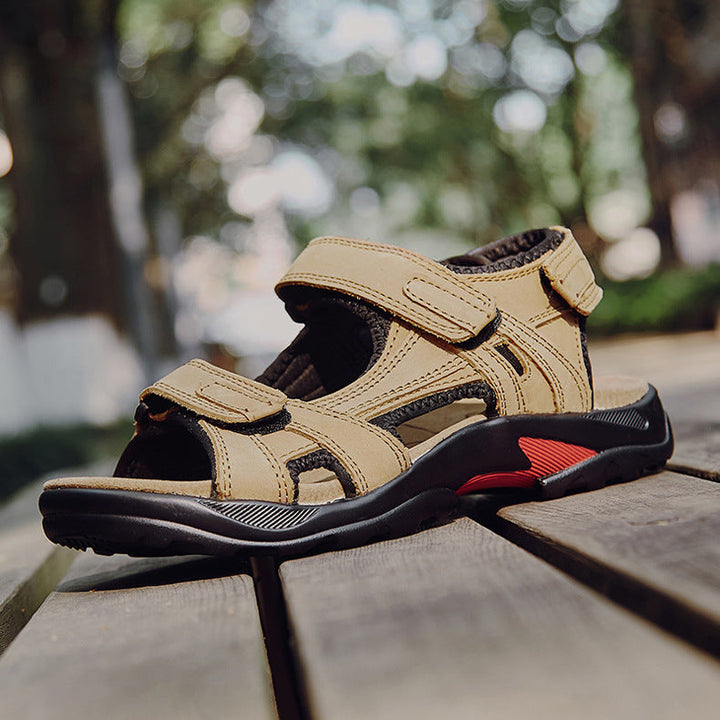 Sandales homme estivales à bout ouvert et brides, garantissant confort et style pour un été réussi.