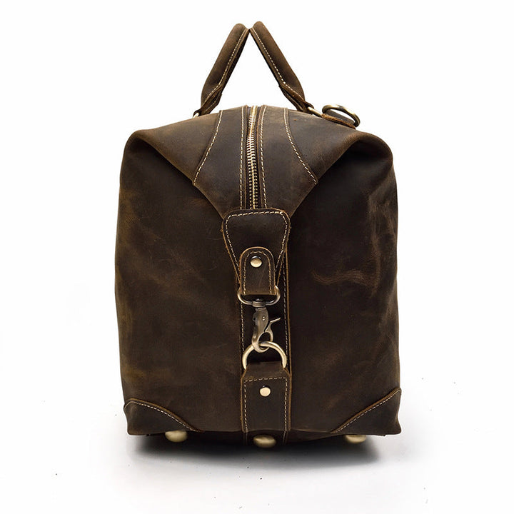 Duffel homme authentique en cuir marron vintage, sac de voyage robuste et élégant.