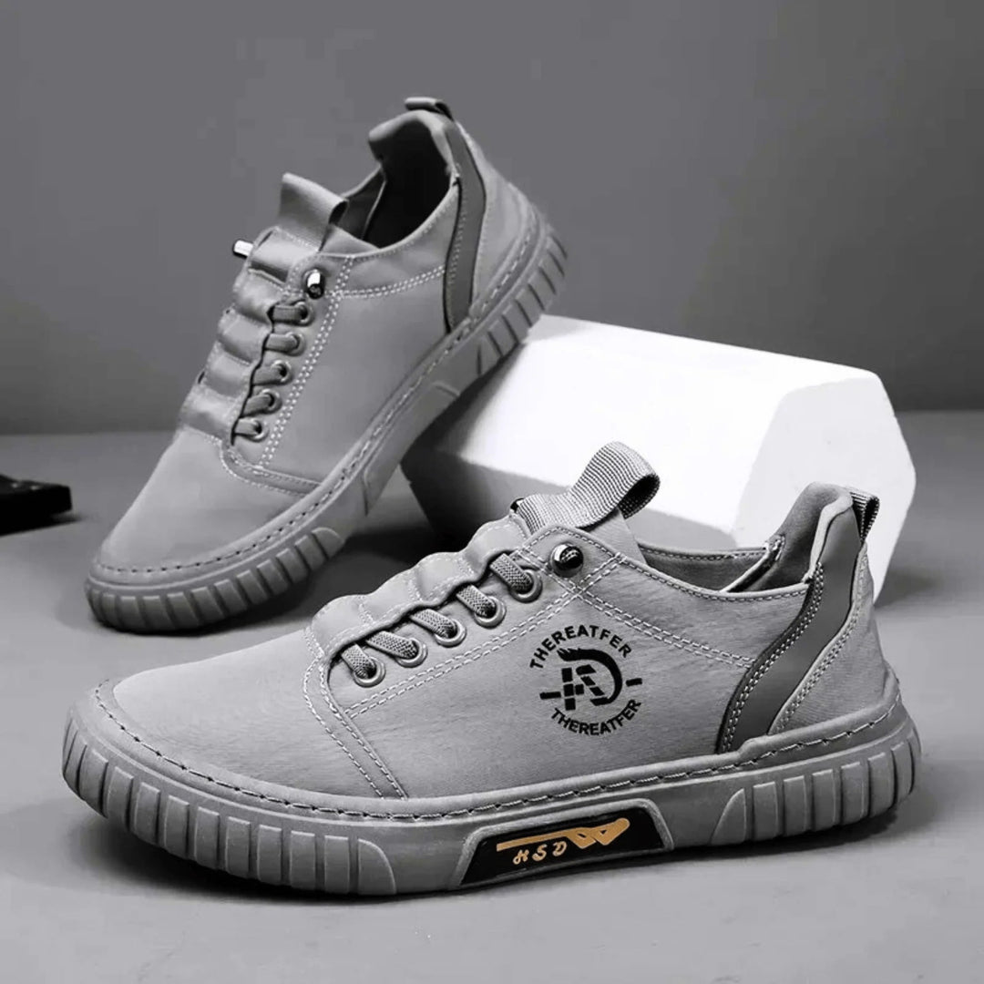 Chaussures sneaker homme grises, respirantes et légères. Idéales pour un look urbain décontracté et confortable.