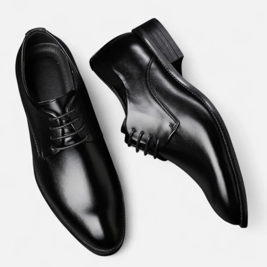 Chaussures Derby homme marron, robustes et chics, pour un style formel ou décontracté élégant.