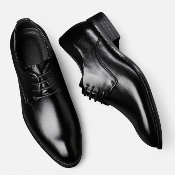 Chaussures Derby homme marron, robustes et chics, pour un style formel ou décontracté élégant.