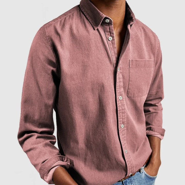Chemise homme ajustée confortable pour un style élégant. Manches longues, idéale pour le travail ou les sorties.