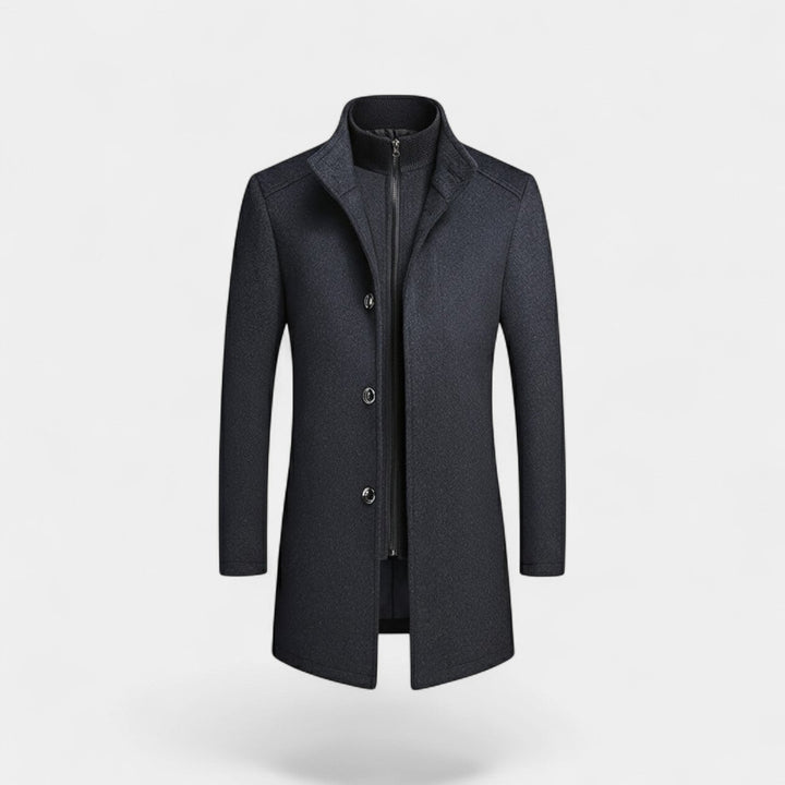 Manteau homme élégant avec col double, offrant confort hivernal et mode masculine polyvalente et stylée.