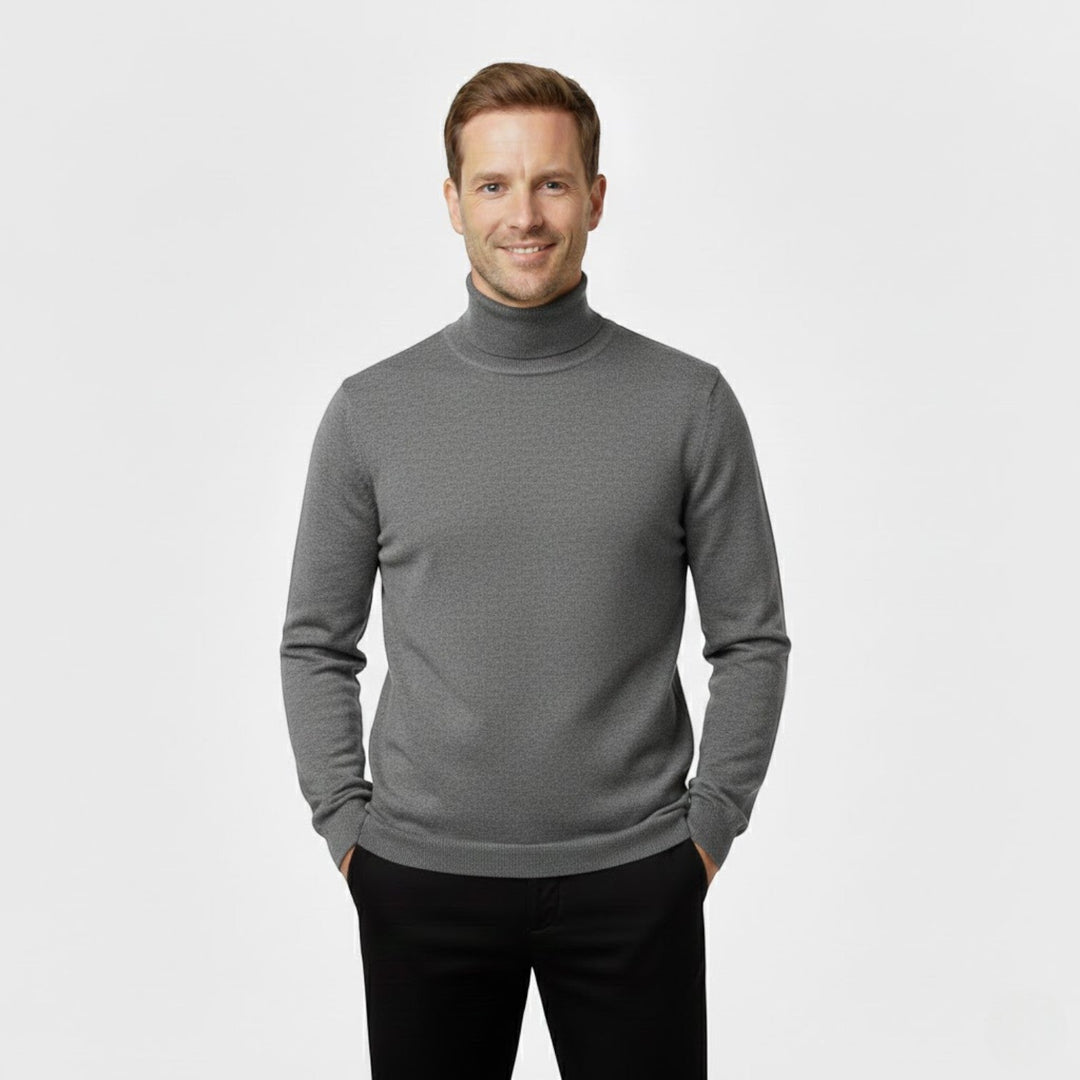 Trois pulls col roulé slim homme, couleurs variées, pièces essentielles pour un dressing hivernal chic.