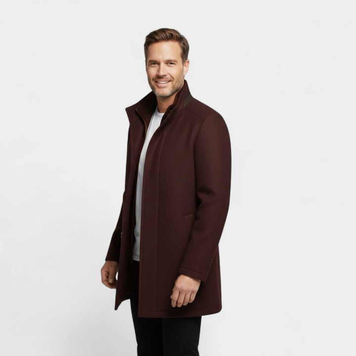 Manteau homme moderne à col double, chaud et élégant pour affronter l'hiver avec style et confort.