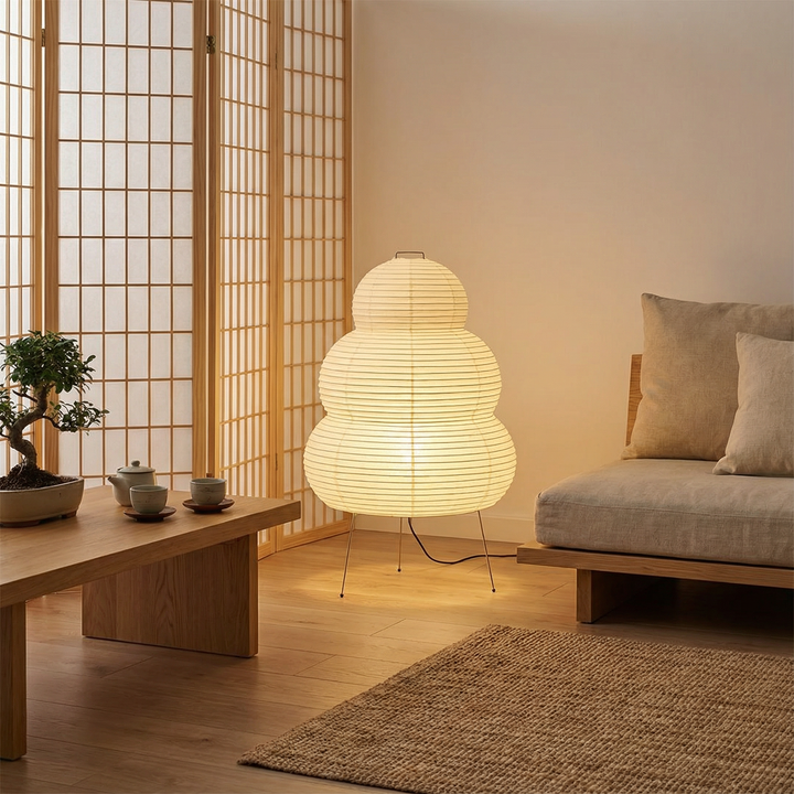 Lampe de sol design Japandi minimaliste, en papier de riz. Crée une ambiance zen et une lumière douce pour chambre.