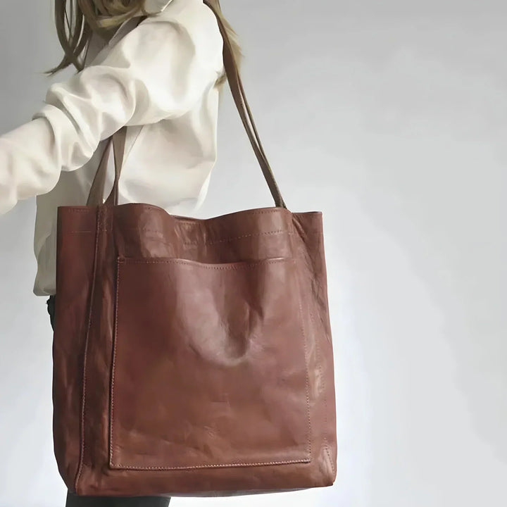 Sac à main femme en cuir noir, accessoire chic et élégant pour un usage quotidien polyvalent.