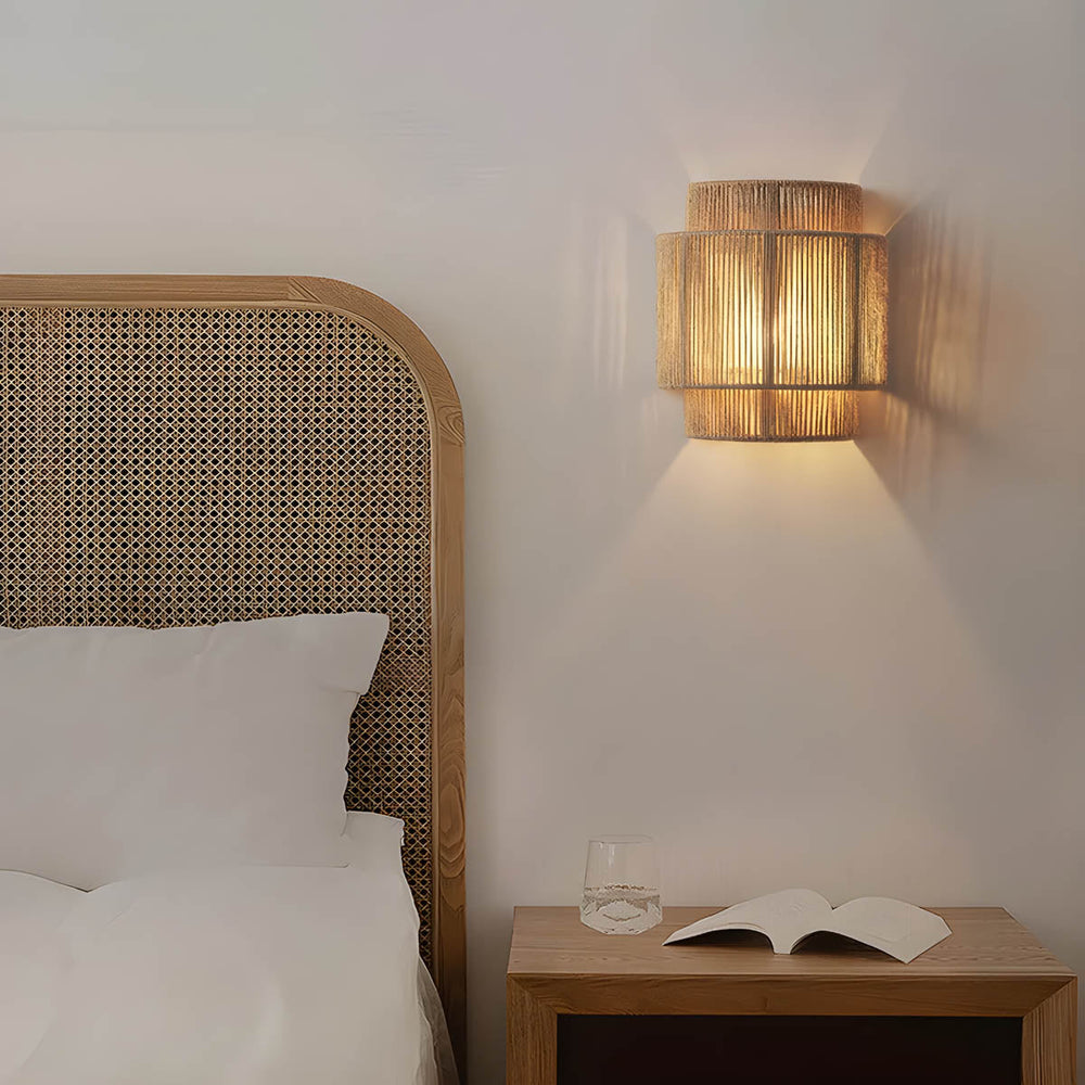 Luminaire mural LED économe, design contemporain, parfait pour créer une ambiance moderne dans votre intérieur.