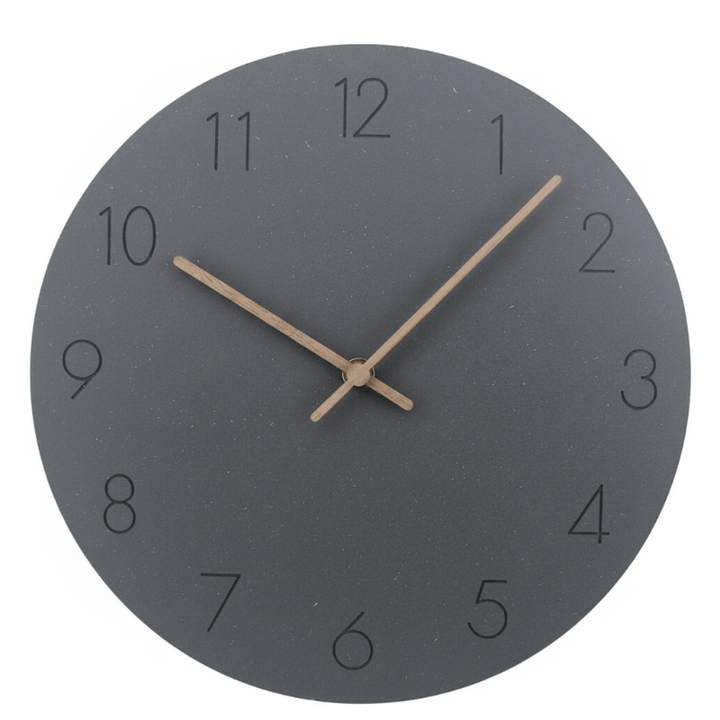 Horloge design murale scandinave. Silencieuse et élégante, apporte une touche moderne et minimaliste à la décoration du salon.