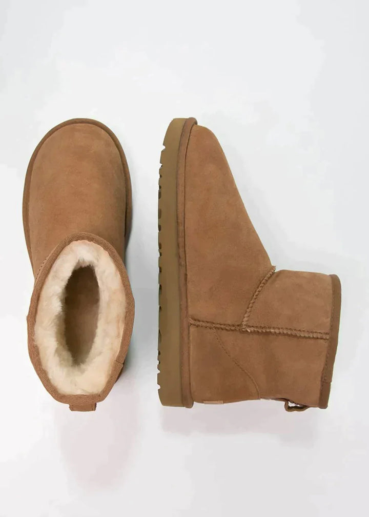 Bottes chaudes et imperméables pour femme, antidérapantes, idéales pour affronter l'hiver et la neige avec style.