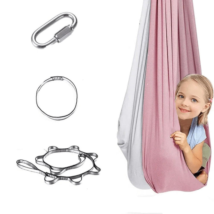 Hamac sensoriel enveloppant pour enfants autistes, idéal pour la relaxation et le confort intérieur.